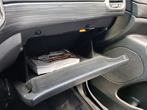 Used 2021 Jeep Grand Cherokee Laredo image 22