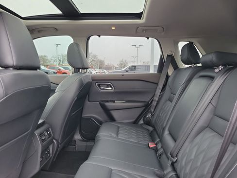 Used 2021 Nissan Rogue Platinum image 13