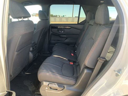 Used 2025 Honda Pilot Sport image 23
