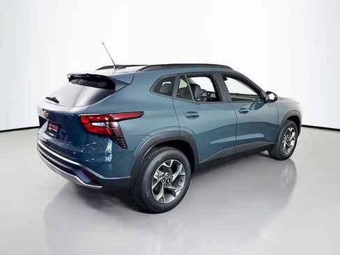 New 2026 Chevrolet Trax LT w/ LT Convenience Package FWD image 6