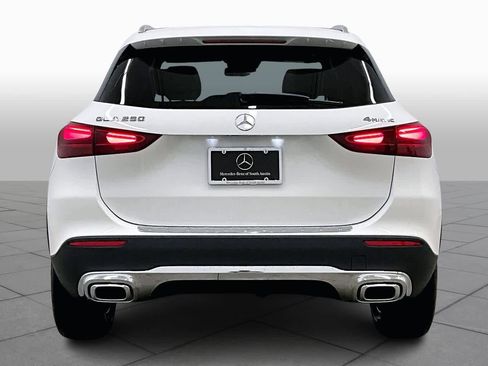 New 2026 Mercedes-Benz GLA 250 4MATIC image 4