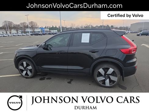 Used 2023 Volvo XC40 Recharge Ultimate image 9