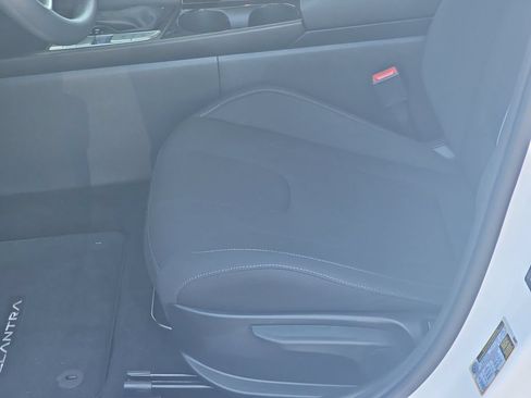 Used 2025 Hyundai Elantra Hybrid FWD image 30