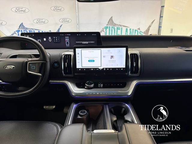 Certified 2025 Ford Expedition Platinum w/ Driver's Package AWD/4WD image 22