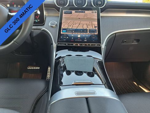 Used 2024 Mercedes-Benz GLC 300 4MATIC image 24