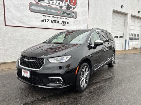 New 2026 Chrysler Pacifica Pinnacle image 4