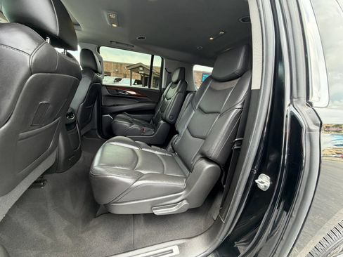 Used 2020 Cadillac Escalade ESV Luxury AWD/4WD image 12