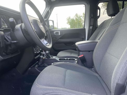 Used 2024 Jeep Wrangler Unlimited Sahara AWD/4WD image 13