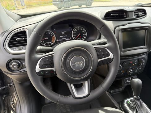 Used 2021 Jeep Renegade Latitude FWD image 23