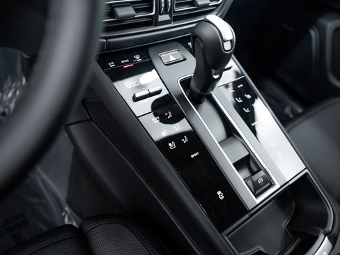 New 2026 Porsche Macan image 14