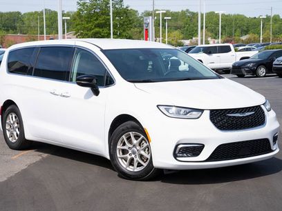 Used 2024 Chrysler Pacifica Touring-L