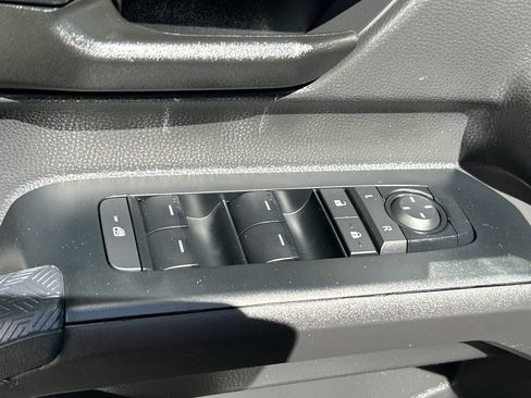 Certified 2025 Toyota Tacoma SR5 AWD/4WD image 12