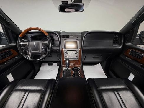 Used 2017 Lincoln Navigator L Select RWD image 25