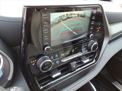 Certified 2022 Toyota Highlander XLE image 24