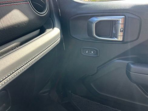 Used 2024 Jeep Gladiator Rubicon AWD/4WD image 15