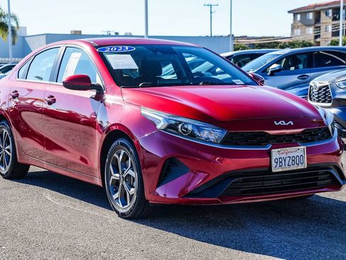 Used 2023 Kia Forte LXS image 3