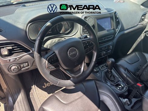 Used 2019 Jeep Cherokee Latitude Plus AWD/4WD image 6