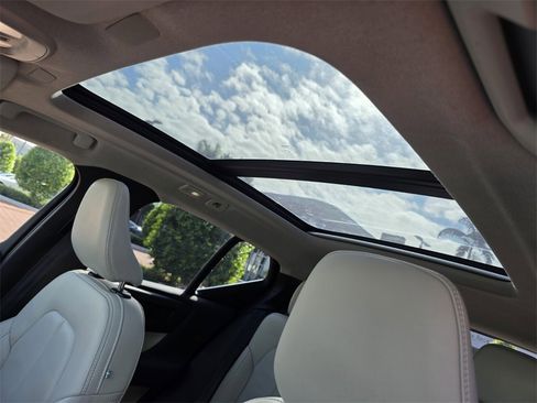 Used 2024 Volvo XC40 B5 Plus image 12