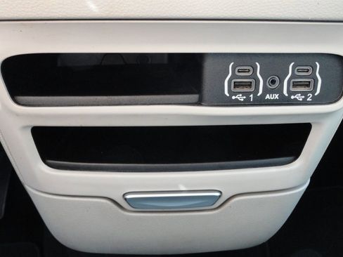 Used 2021 Chrysler Pacifica Touring-L image 33