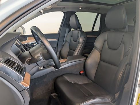 Used 2021 Volvo XC90 T6 Momentum w/ Climate Package image 13