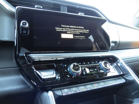 New 2025 GMC Sierra 2500 Denali w/ Denali Reserve Package image 30