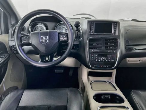 Used 2018 Dodge Grand Caravan SXT w/ Driver Convenience Group FWD image 22