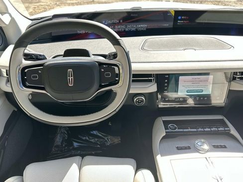 New 2025 Lincoln Navigator Reserve image 27