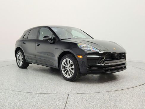Used 2023 Porsche Macan AWD/4WD image 4