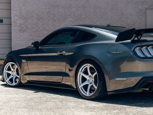 Used 2017 Ford Mustang GT Premium w/ GT Performance Package RWD image 41