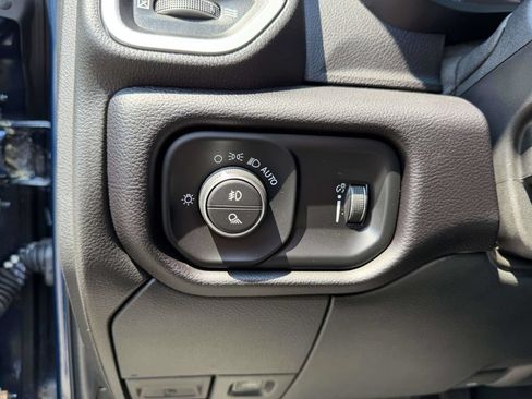 Used 2022 RAM 2500 Big Horn w/ Night Edition AWD/4WD image 27