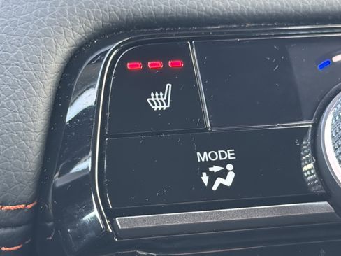 Used 2025 Honda Pilot TrailSport image 25