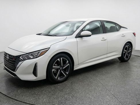Used 2025 Nissan Sentra SV image 3