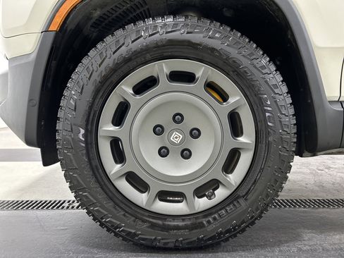Used 2025 Rivian R1T Adventure AWD/4WD image 9