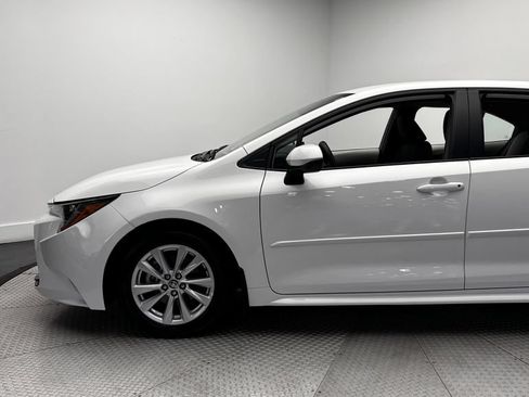 Used 2025 Toyota Corolla LE w/ LE Premium Package FWD image 5