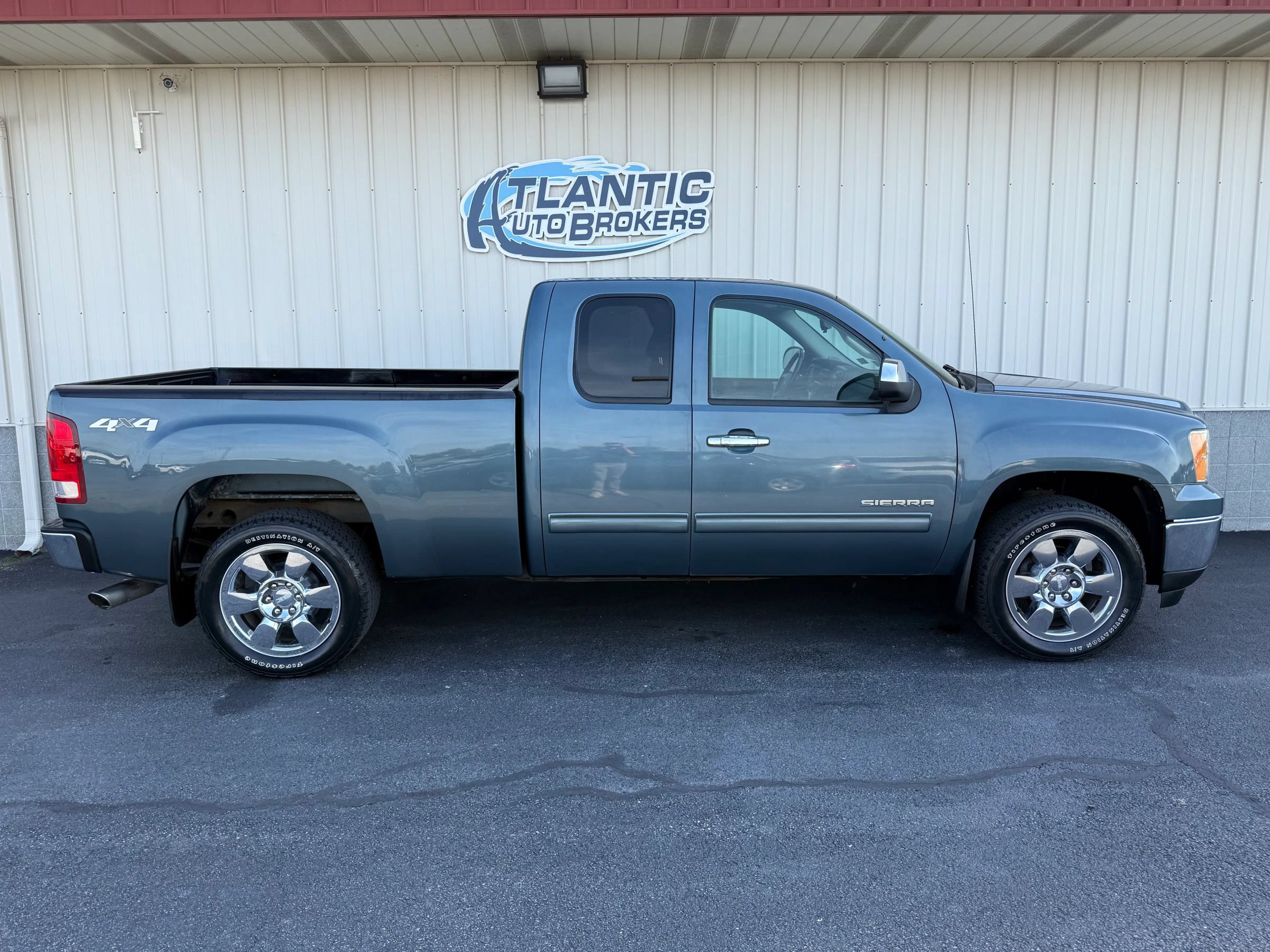 Used 2009 GMC Sierra 1500 SLE w/ Power Pack Plus AWD/4WD image 3