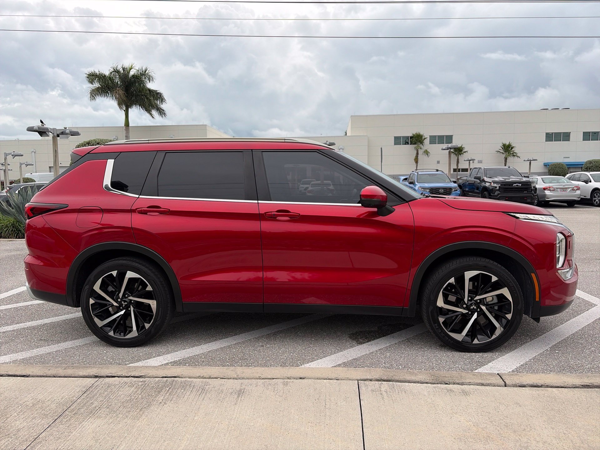 Used 2022 Mitsubishi Outlander SE AWD/4WD image 5