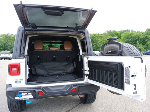 Used 2023 Jeep Wrangler Unlimited Sahara w/ Cold Weather Group AWD/4WD image 27