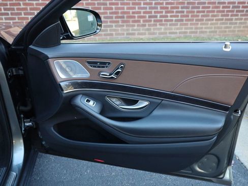 Used 2018 Mercedes-Benz S 560 S 560 4MATIC Sedan image 32