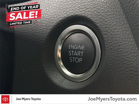 Used 2025 Toyota Corolla SE image 18