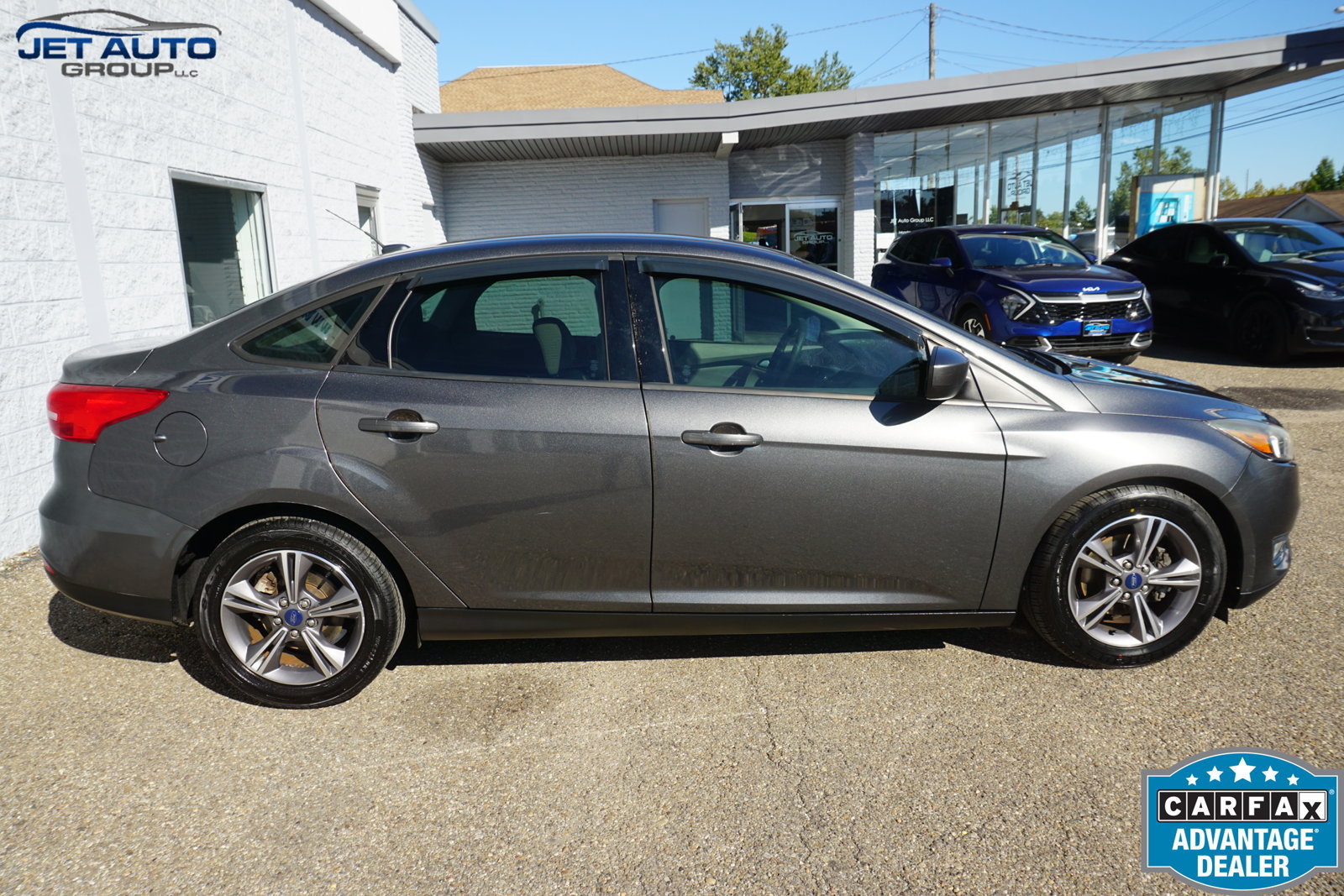 Used 2018 Ford Focus SE w/ SE Appearance Package FWD image 6