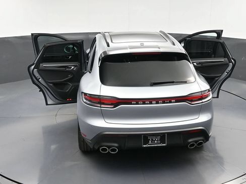 Certified 2026 Porsche Macan AWD/4WD image 33
