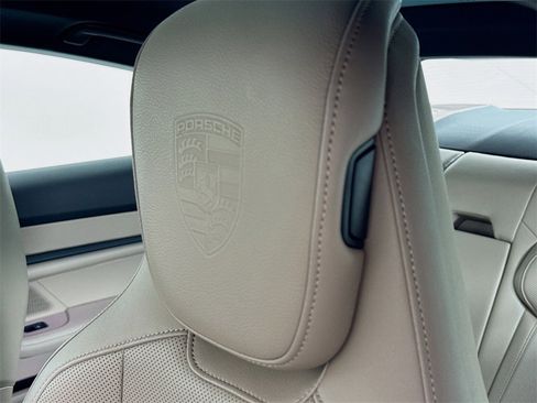 Used 2022 Porsche Taycan image 14