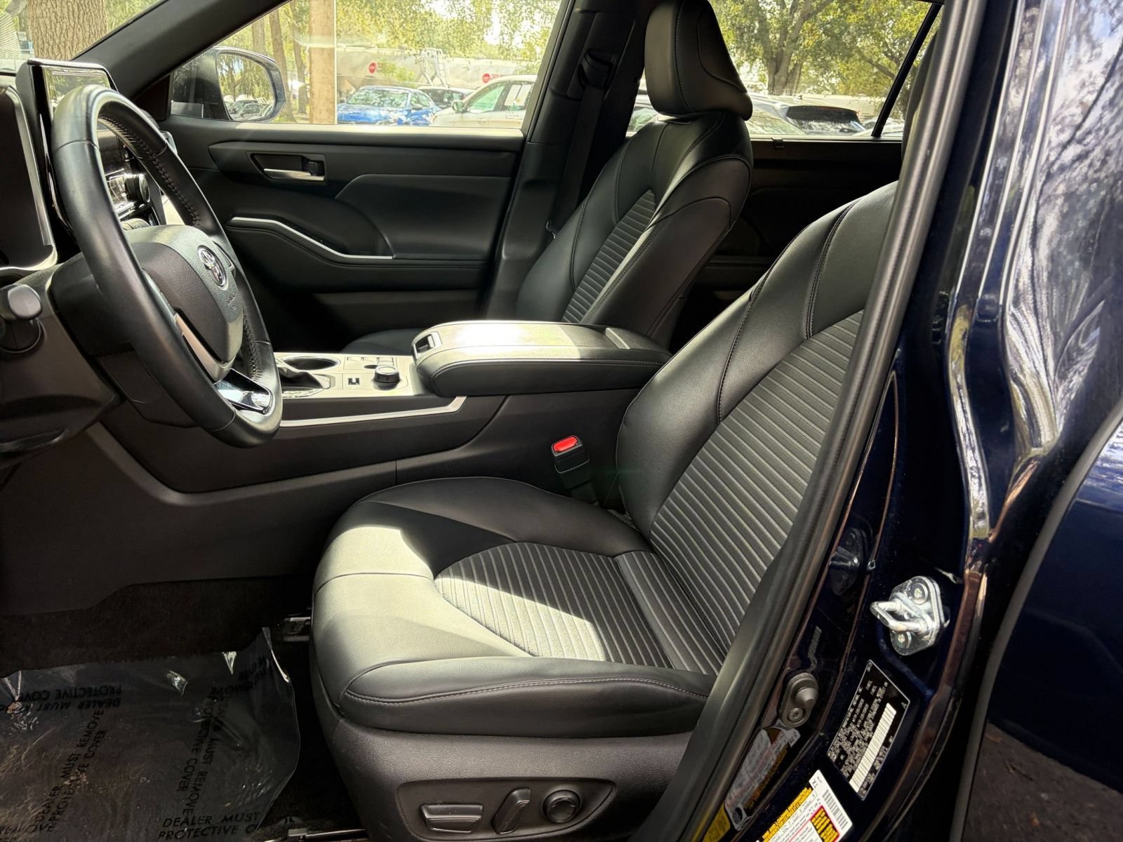 Used 2025 Toyota Highlander XSE AWD/4WD image 28