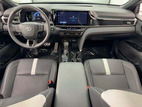 Used 2025 Toyota Camry SE w/ Multimedia Upgrade Package FWD image 17