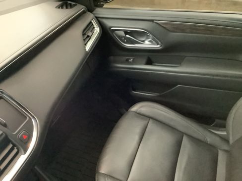 Used 2022 Chevrolet Suburban Z71 w/ Luxury Package AWD/4WD image 22