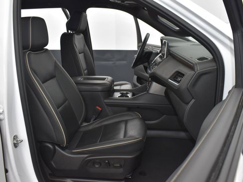 Used 2024 Chevrolet Suburban Premier image 23