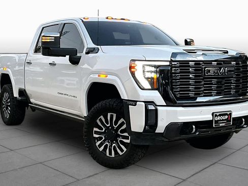 Used 2024 GMC Sierra 2500 Denali Ultimate AWD/4WD image 3