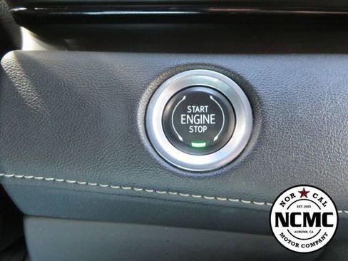 Used 2023 Cadillac Escalade Premium Luxury AWD/4WD image 33