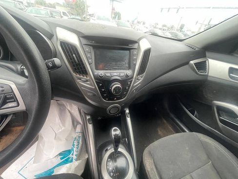 Used 2014 Hyundai Veloster FWD image 9