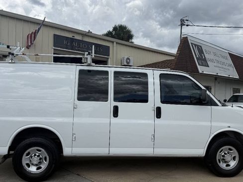 Used 2015 Chevrolet Express 2500 RWD image 10